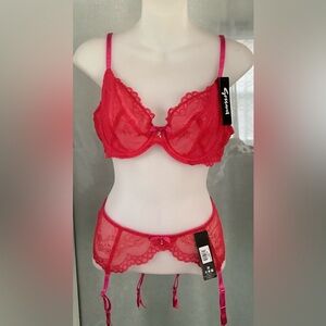 SUPERBOOST LACE PLUNGE BRA WITH MATCHING GARTER BELT